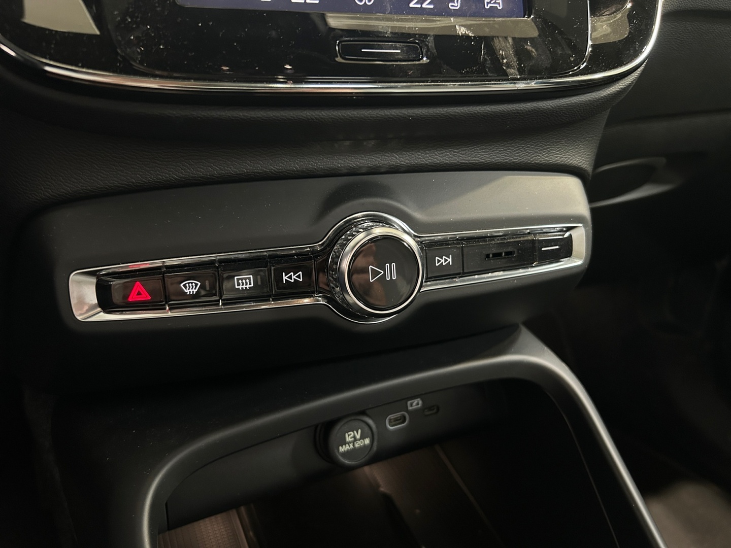 VOLVO EX40 2026