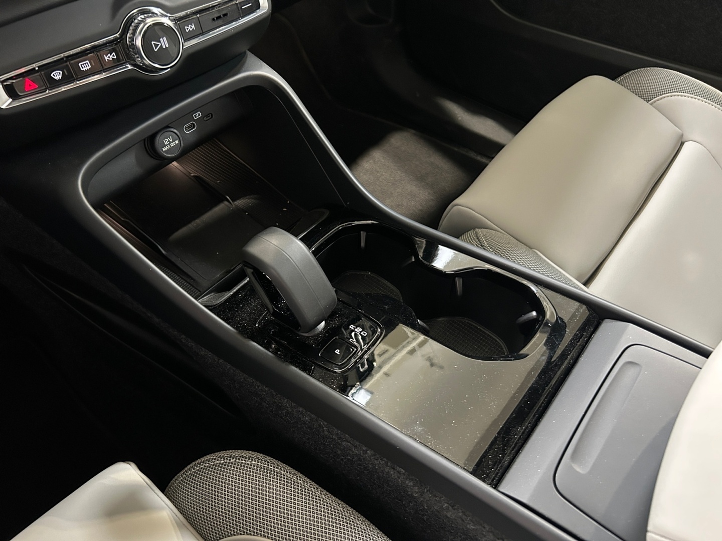 VOLVO EX40 2026