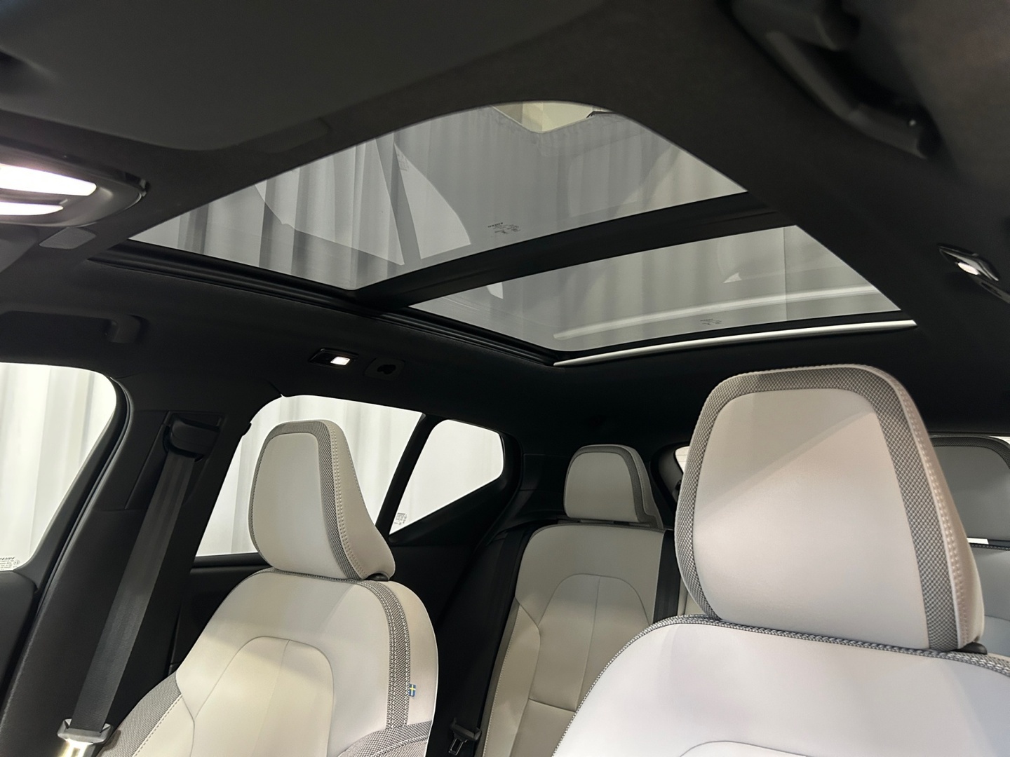 VOLVO EX40 2026