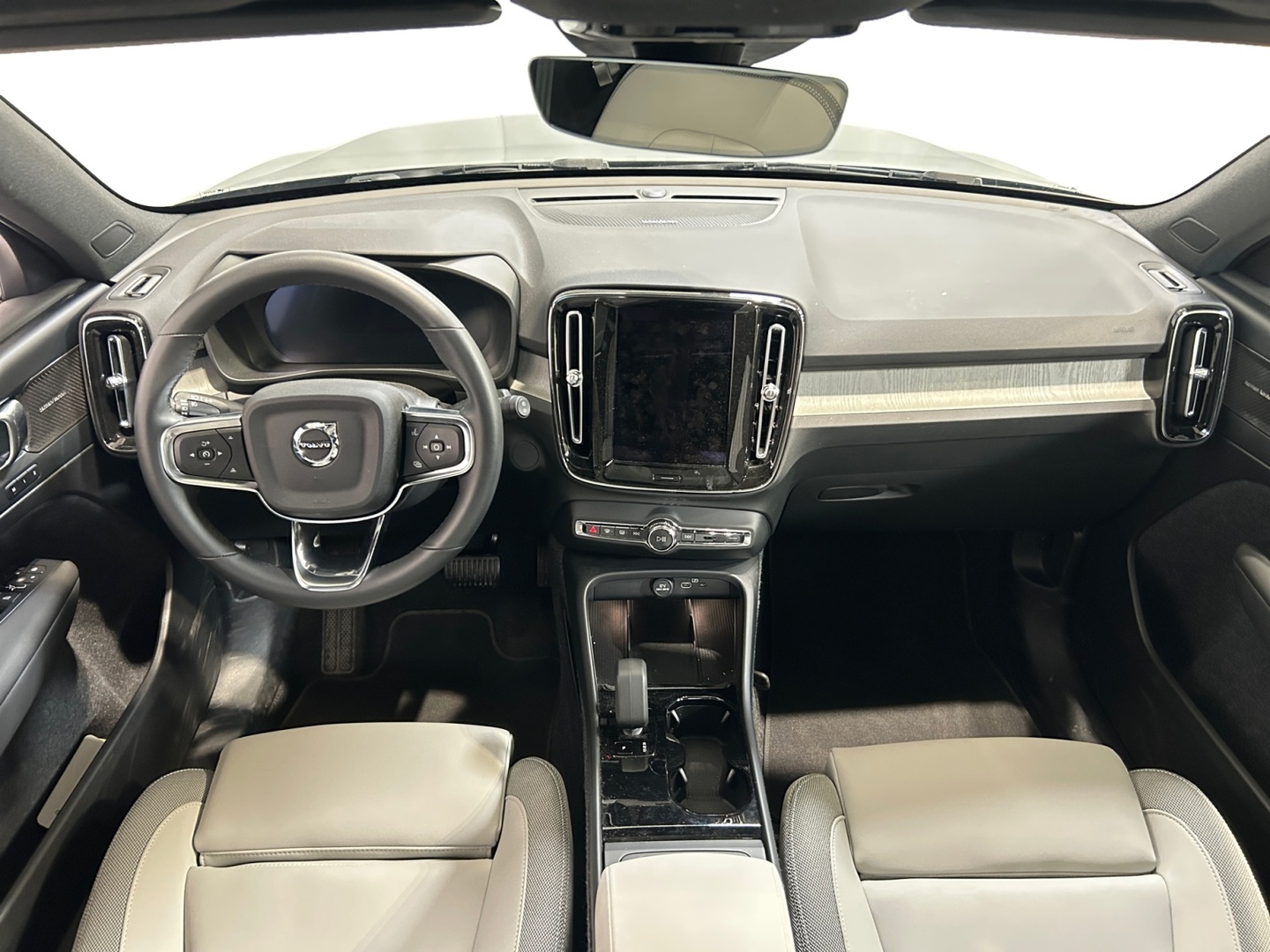 VOLVO EX40 2026