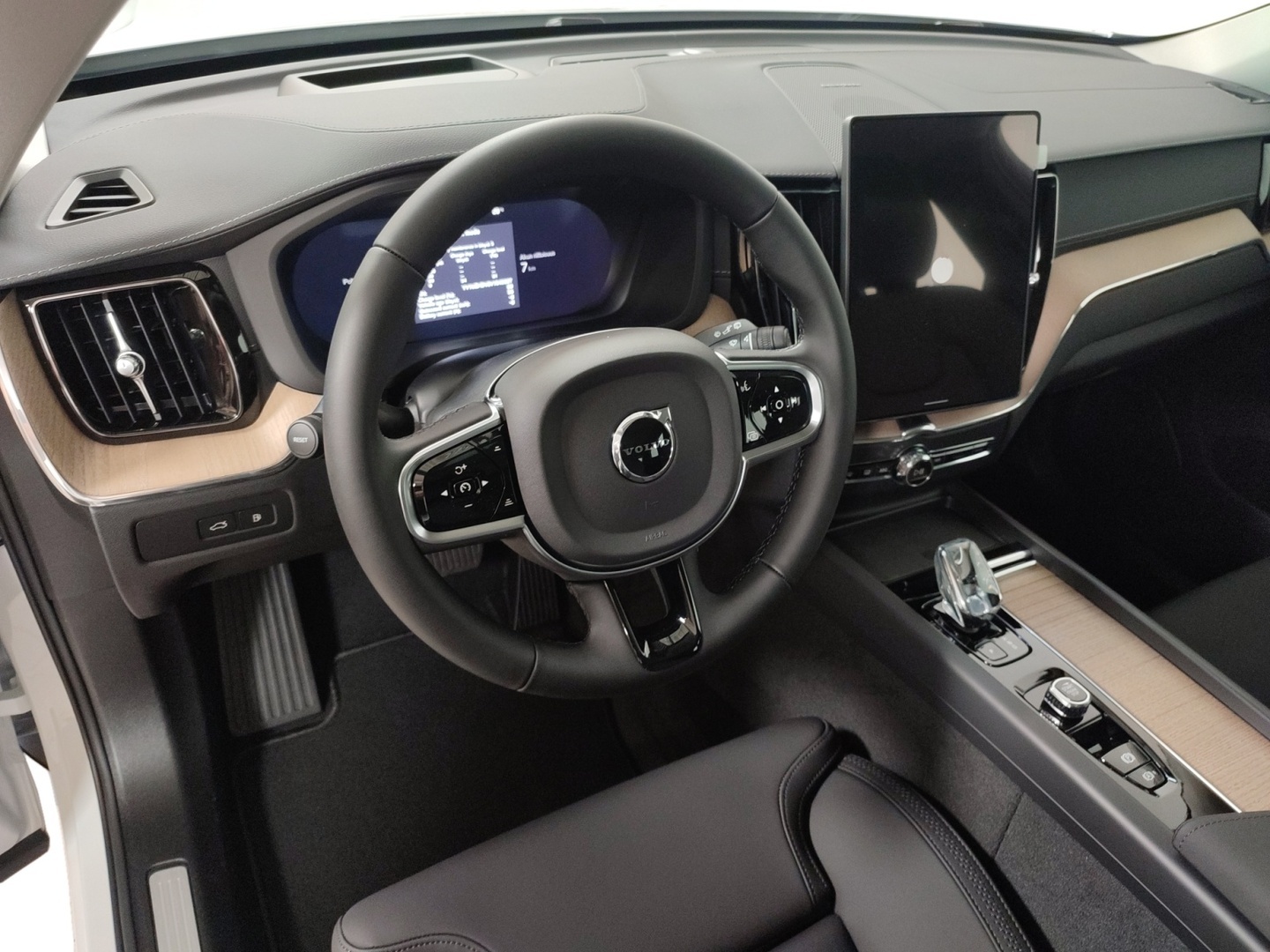 VOLVO XC60 2027