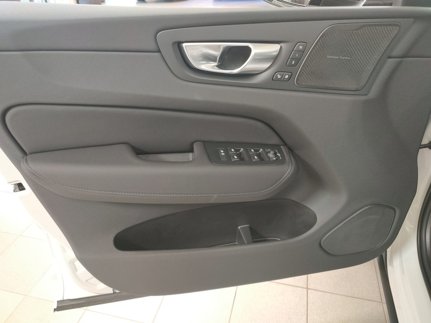 VOLVO XC60 2027