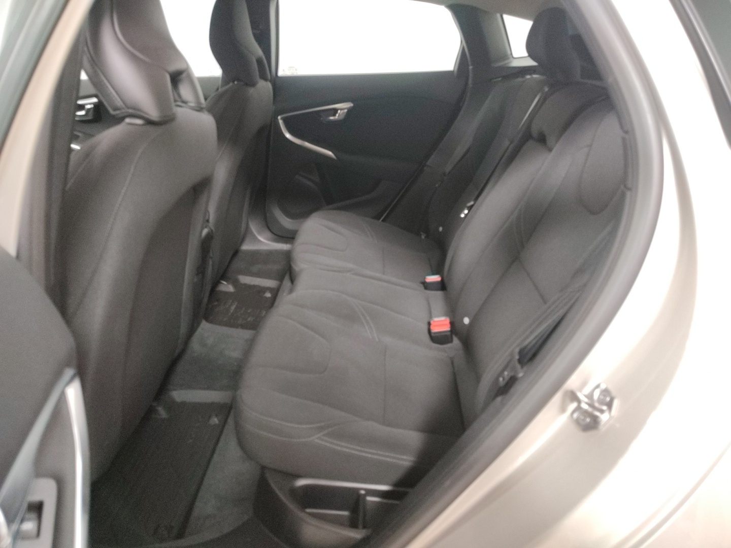 VOLVO V40 2018