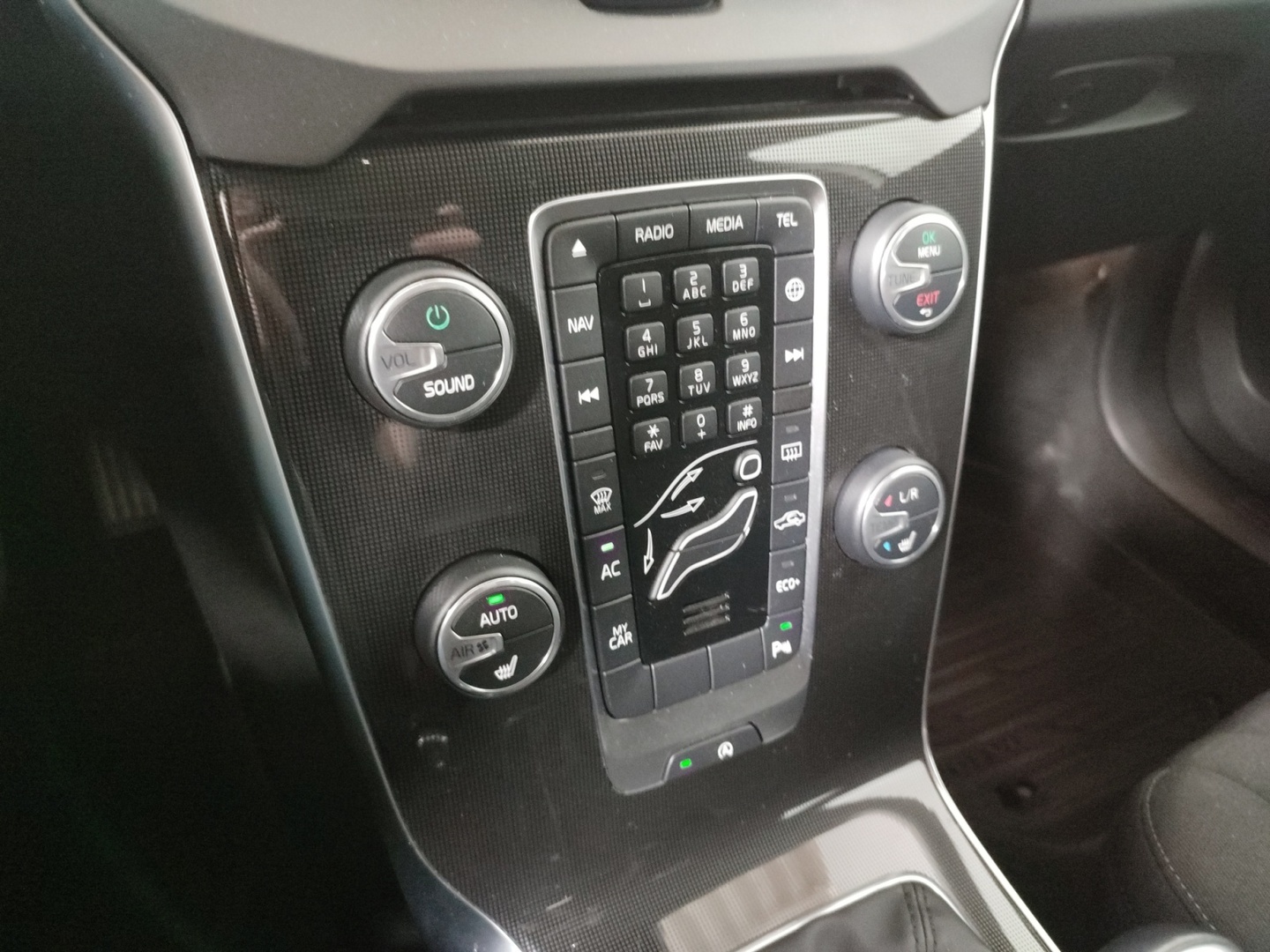VOLVO V40 2018