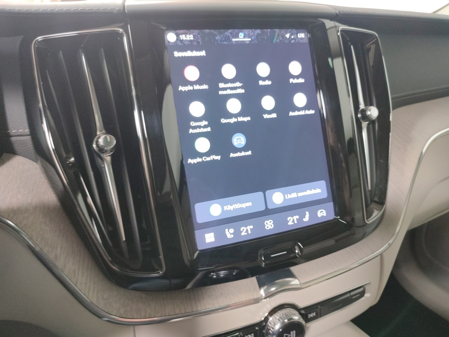 VOLVO XC60 2022