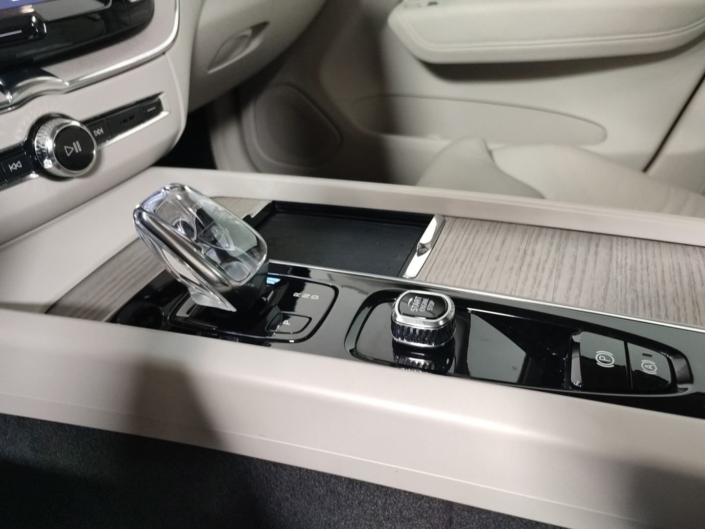 VOLVO XC60 2022