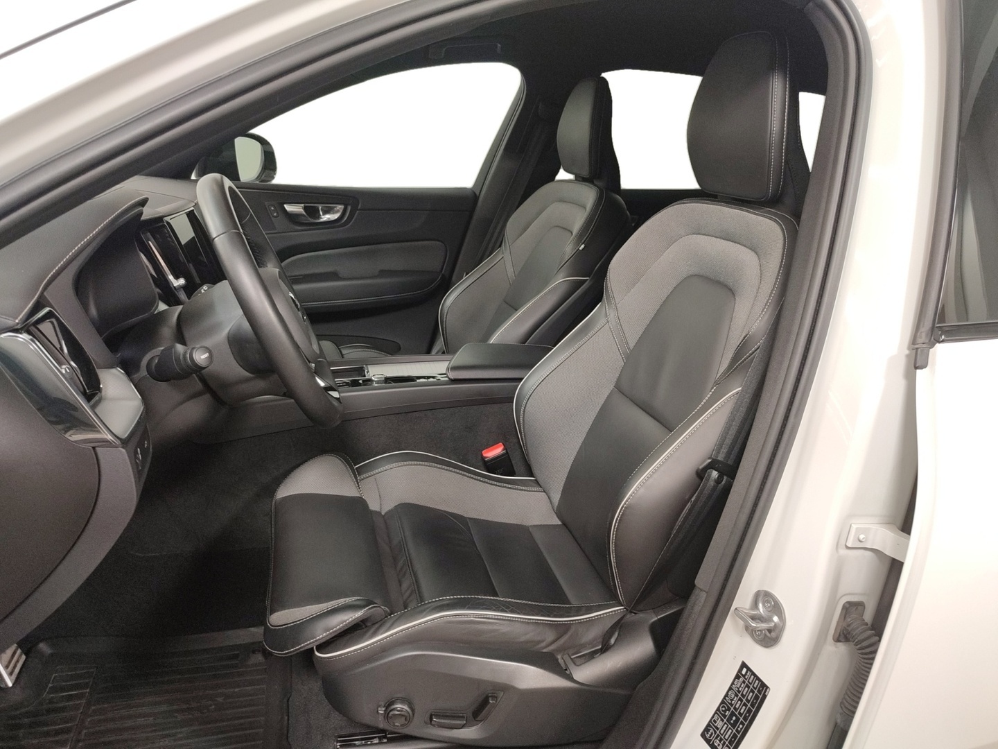 VOLVO XC60 2022