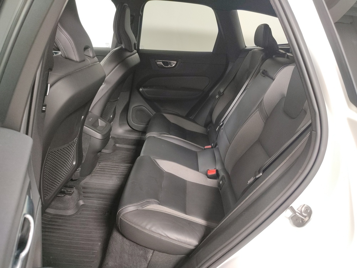 VOLVO XC60 2022