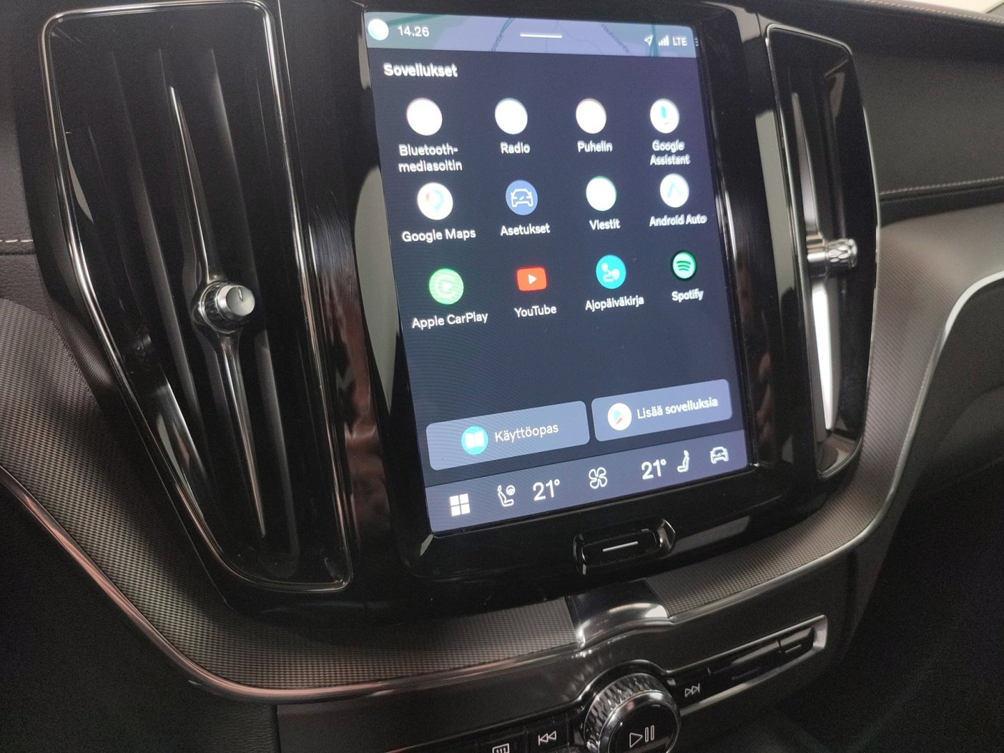 VOLVO XC60 2022