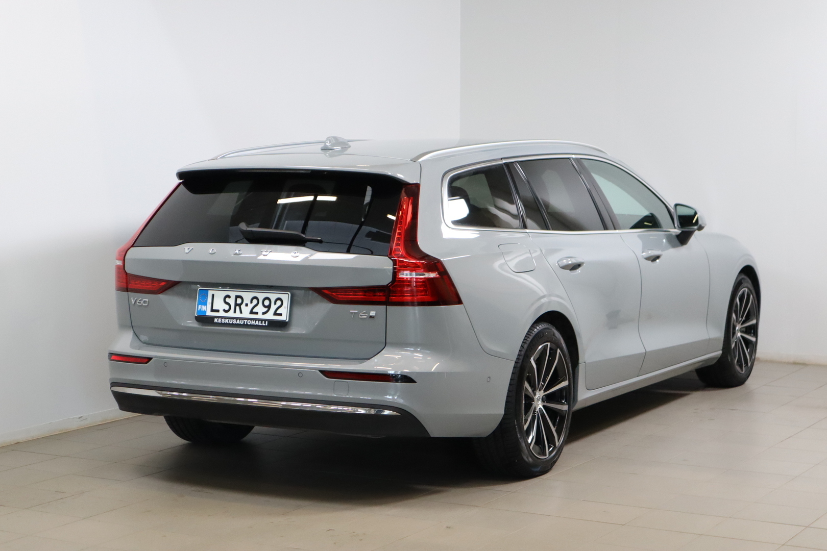 VOLVO V60 2025
