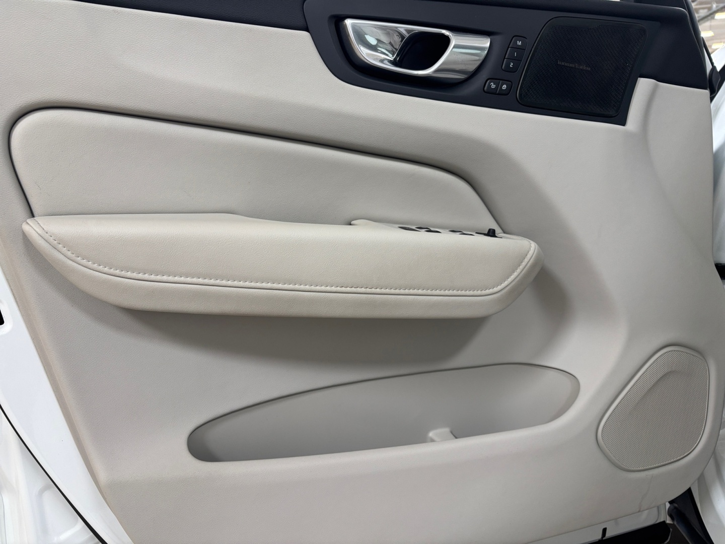 VOLVO XC60 2023