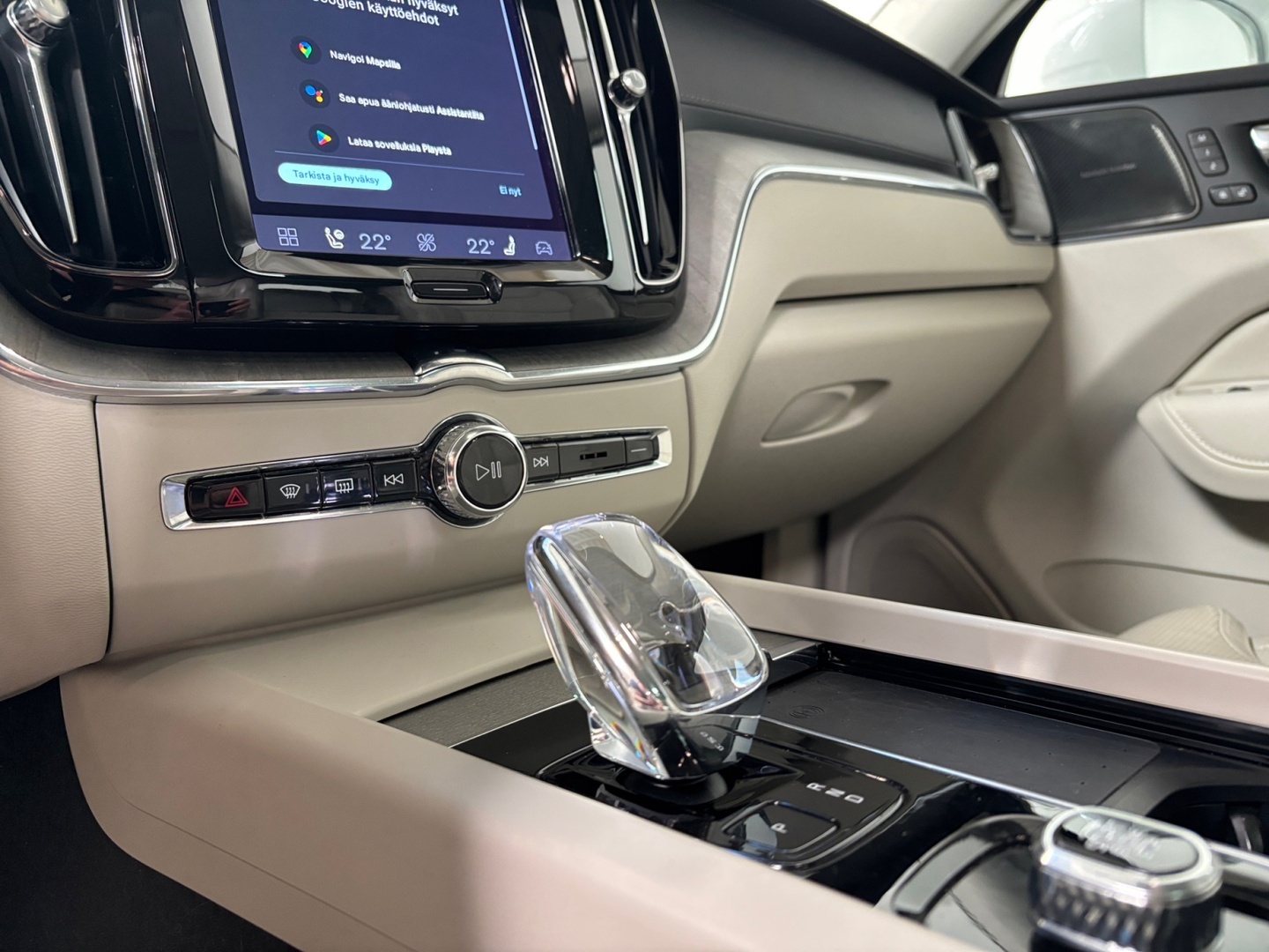 VOLVO XC60 2023