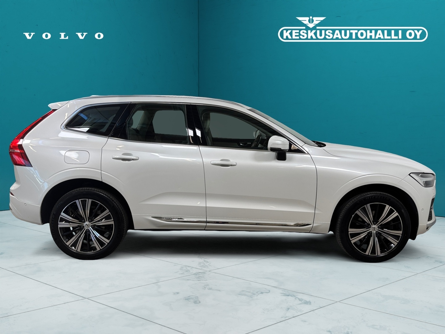 VOLVO XC60 2023