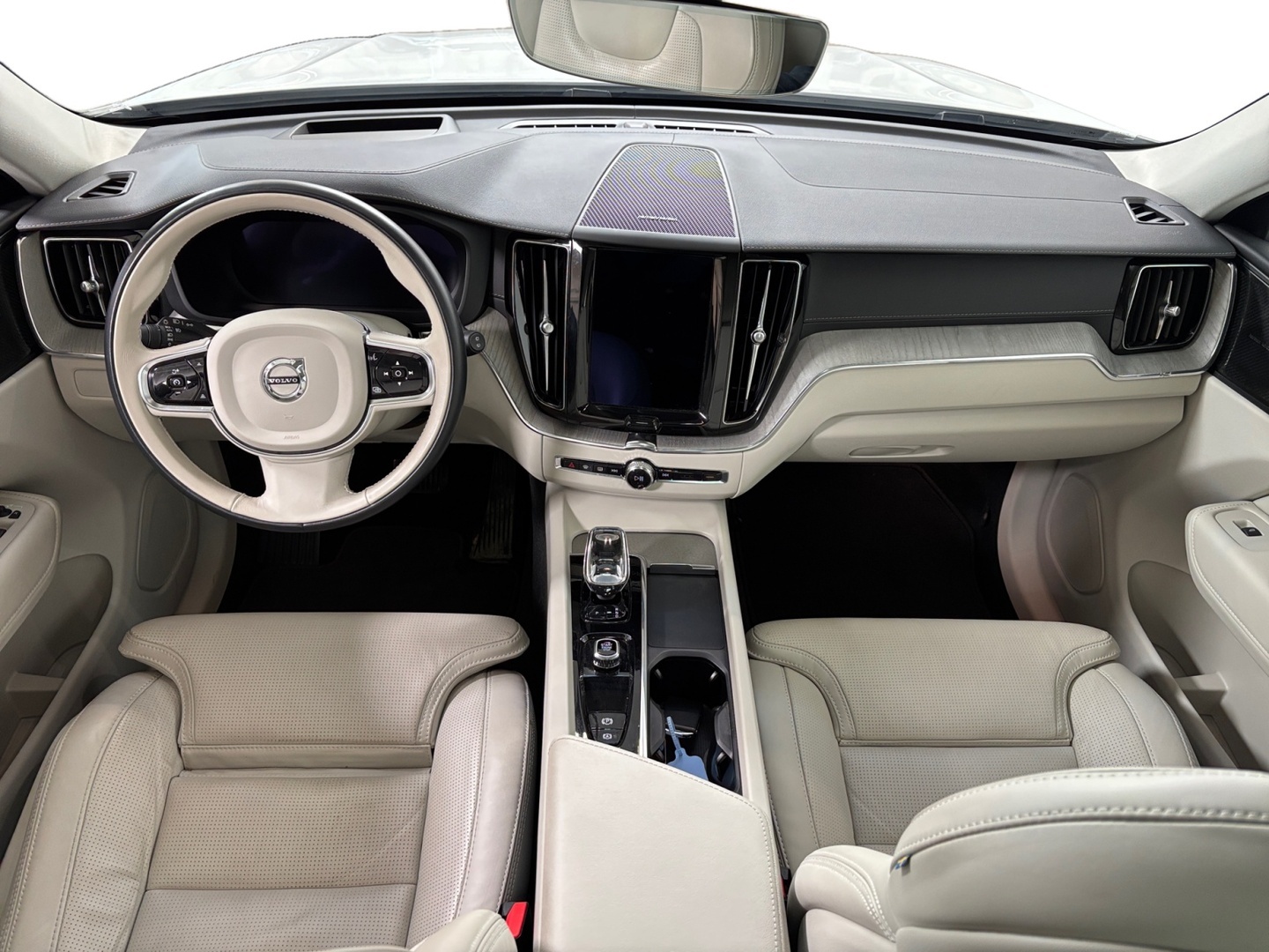 VOLVO XC60 2023