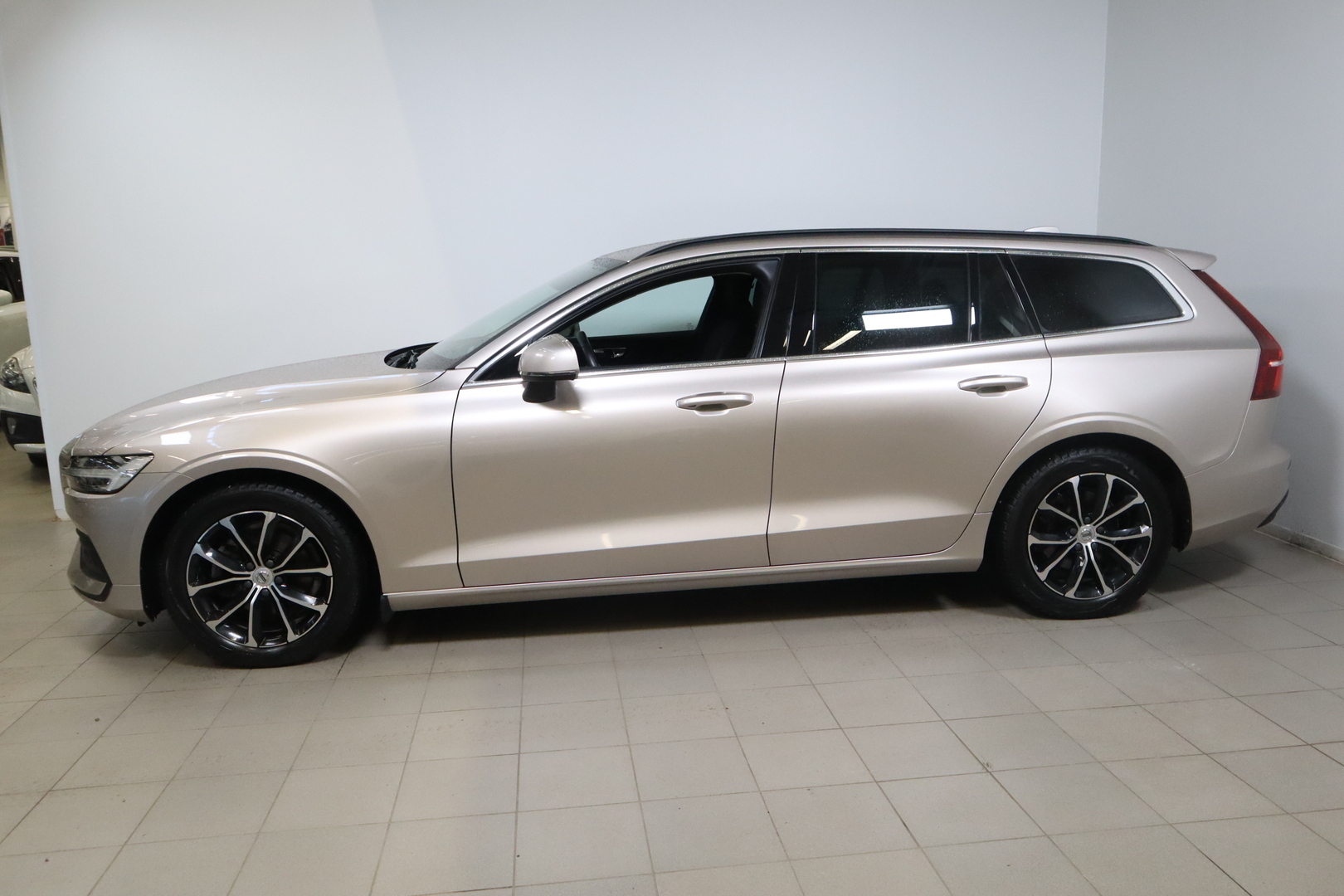 VOLVO V60 2023