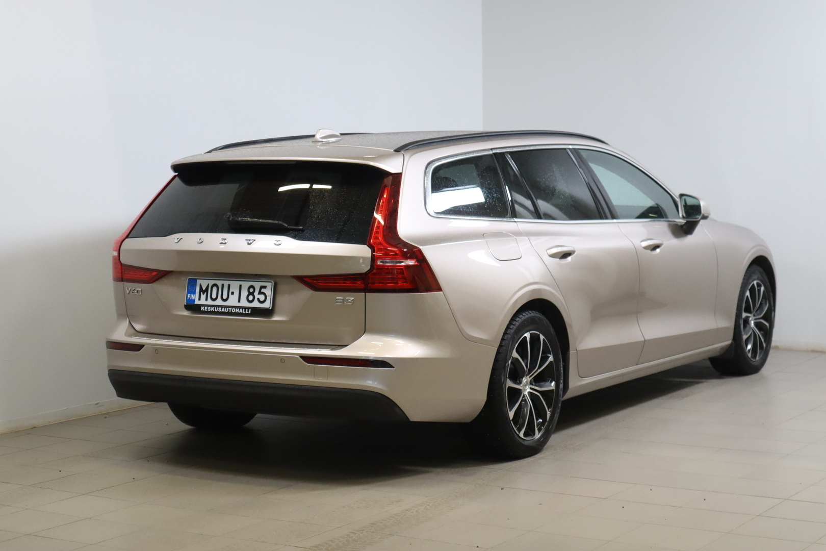 VOLVO V60 2023