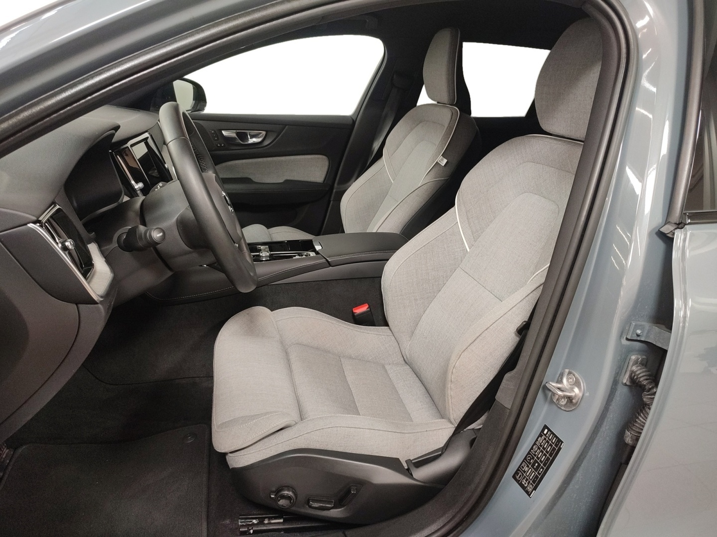 VOLVO V60 2023