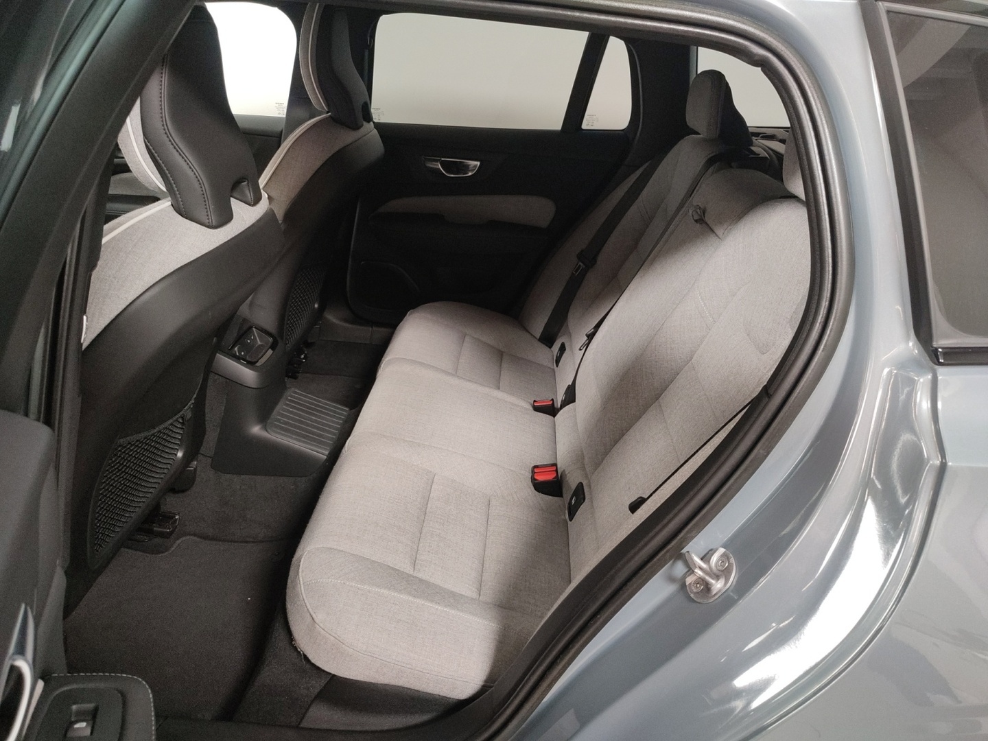 VOLVO V60 2023