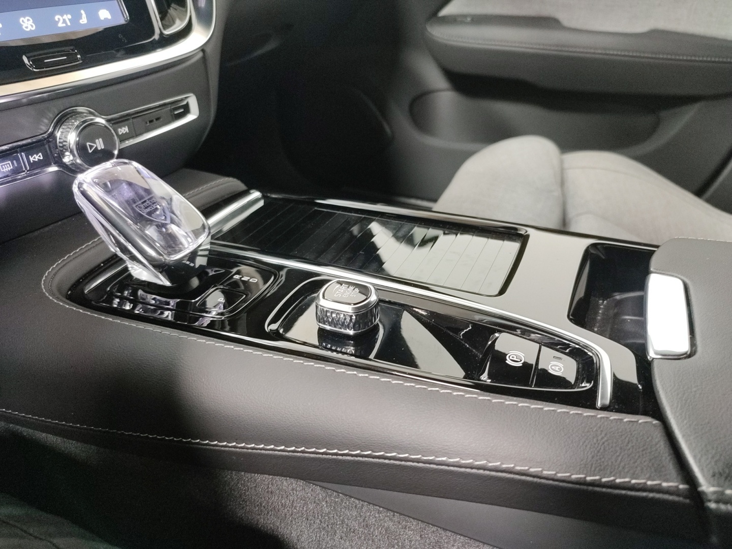 VOLVO V60 2023