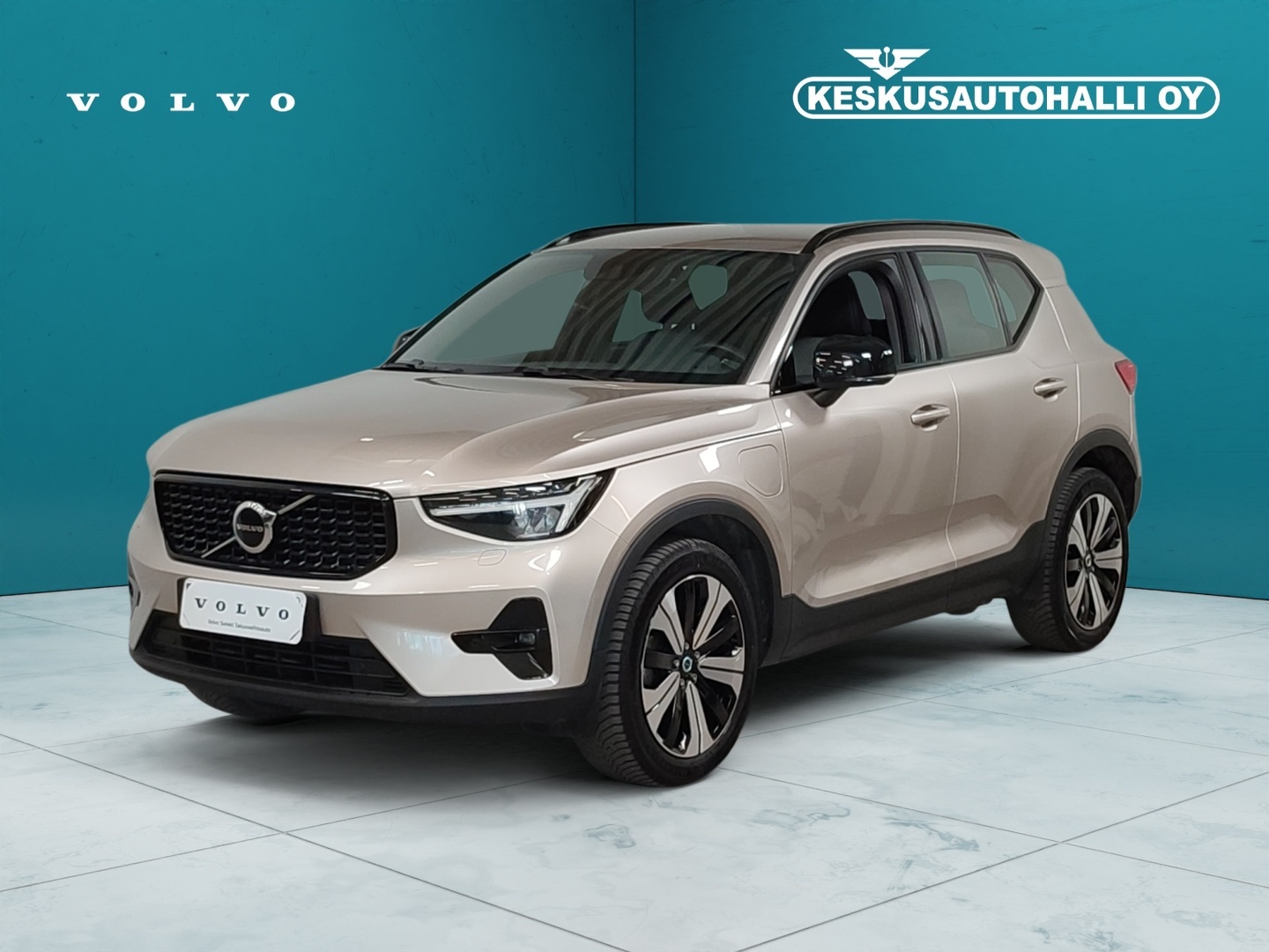 VOLVO XC40 2023