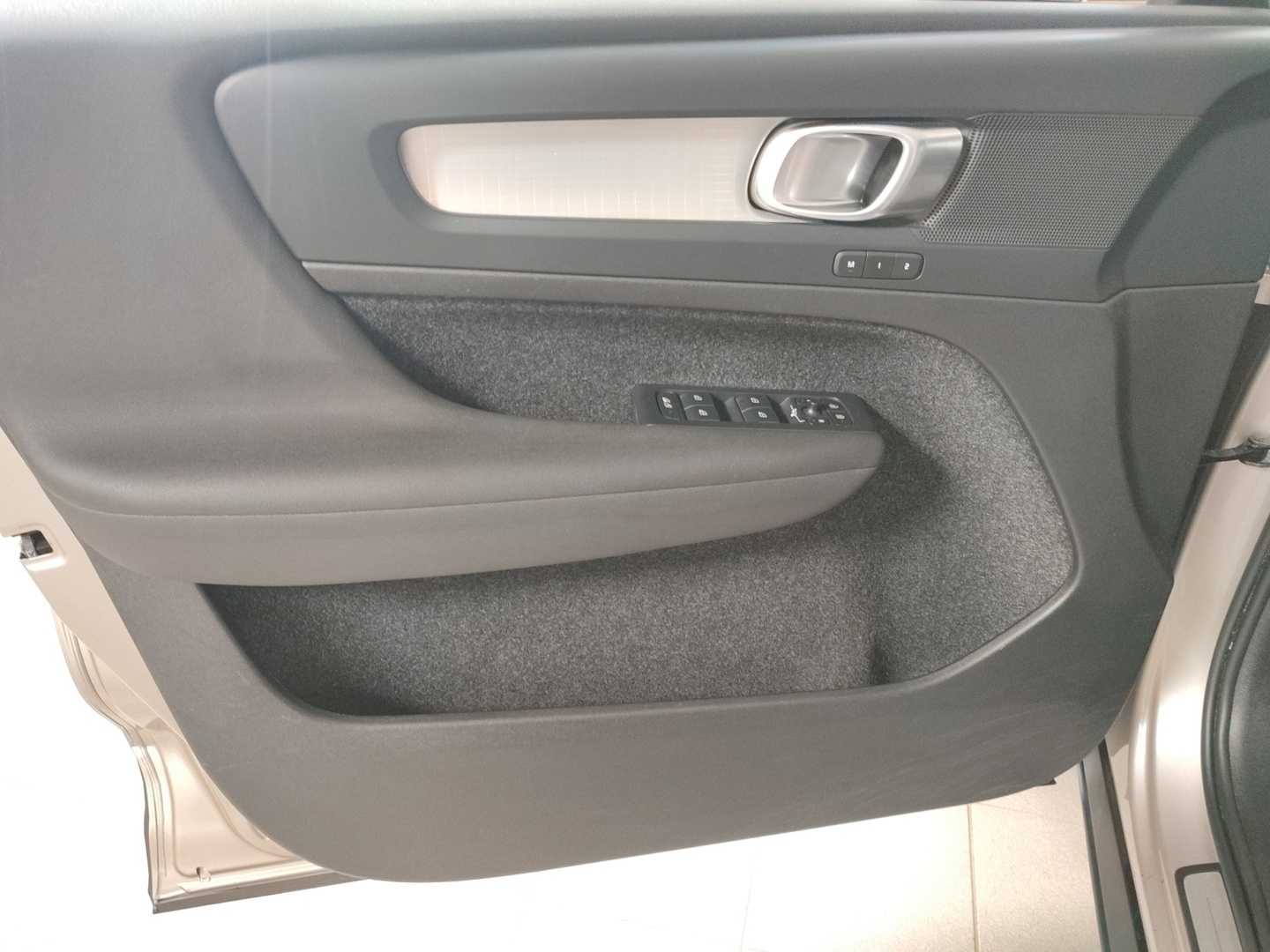 VOLVO XC40 2023