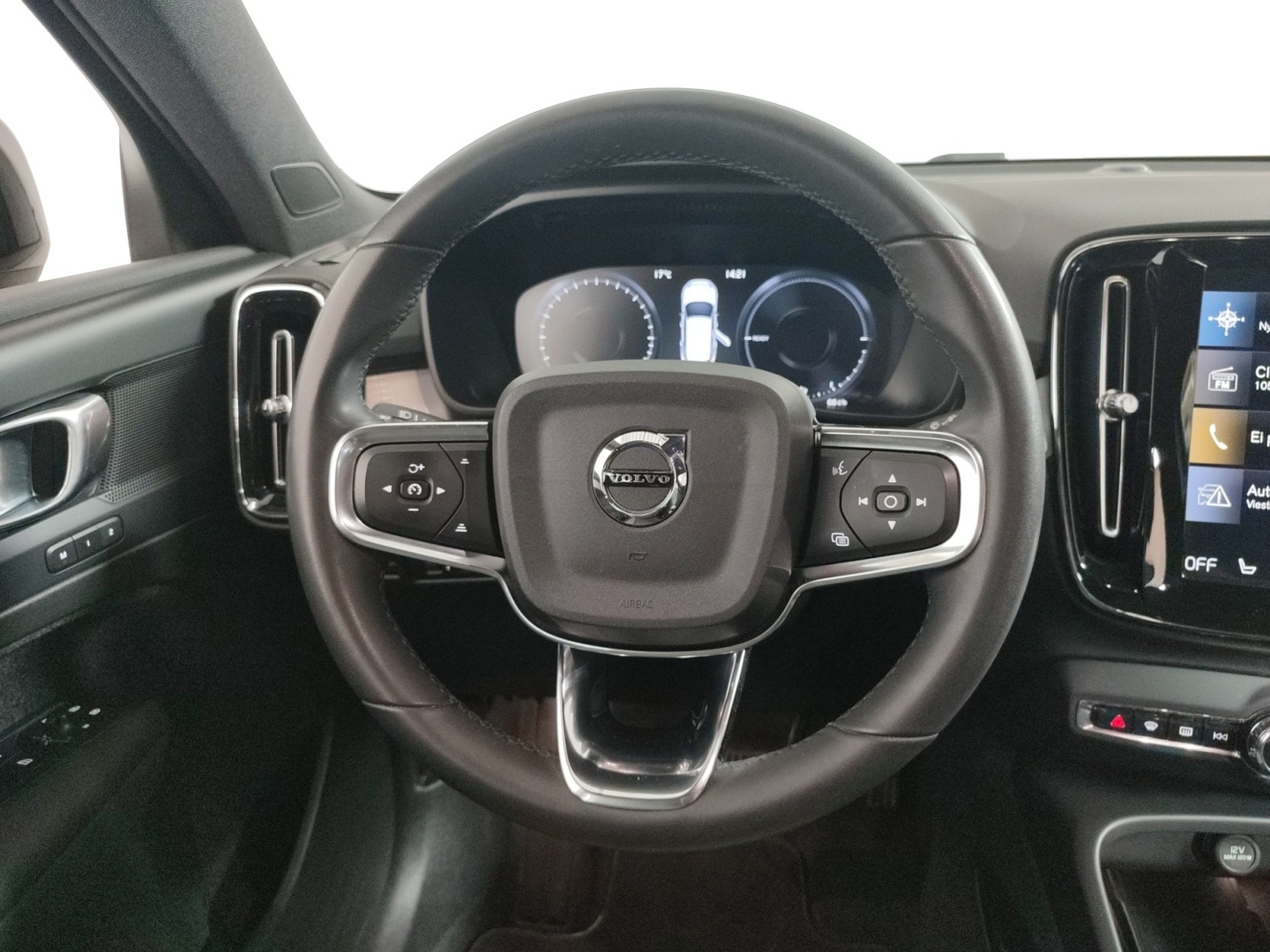 VOLVO XC40 2023