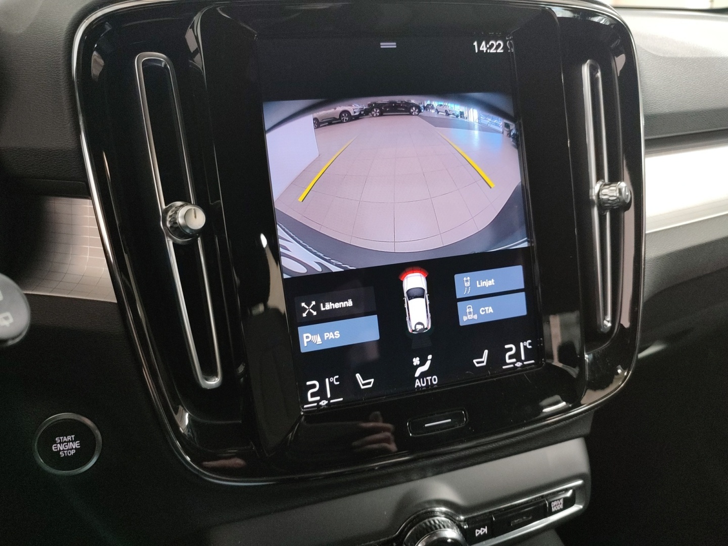 VOLVO XC40 2023