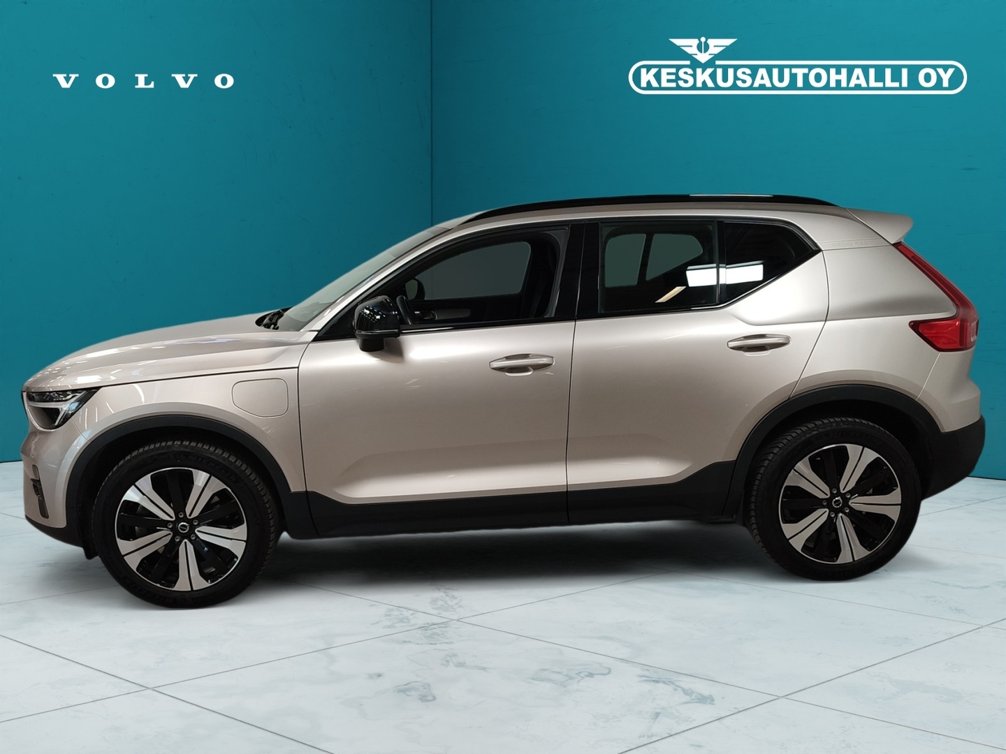 VOLVO XC40 2023