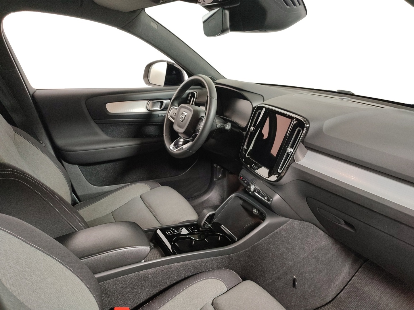 VOLVO XC40 2023