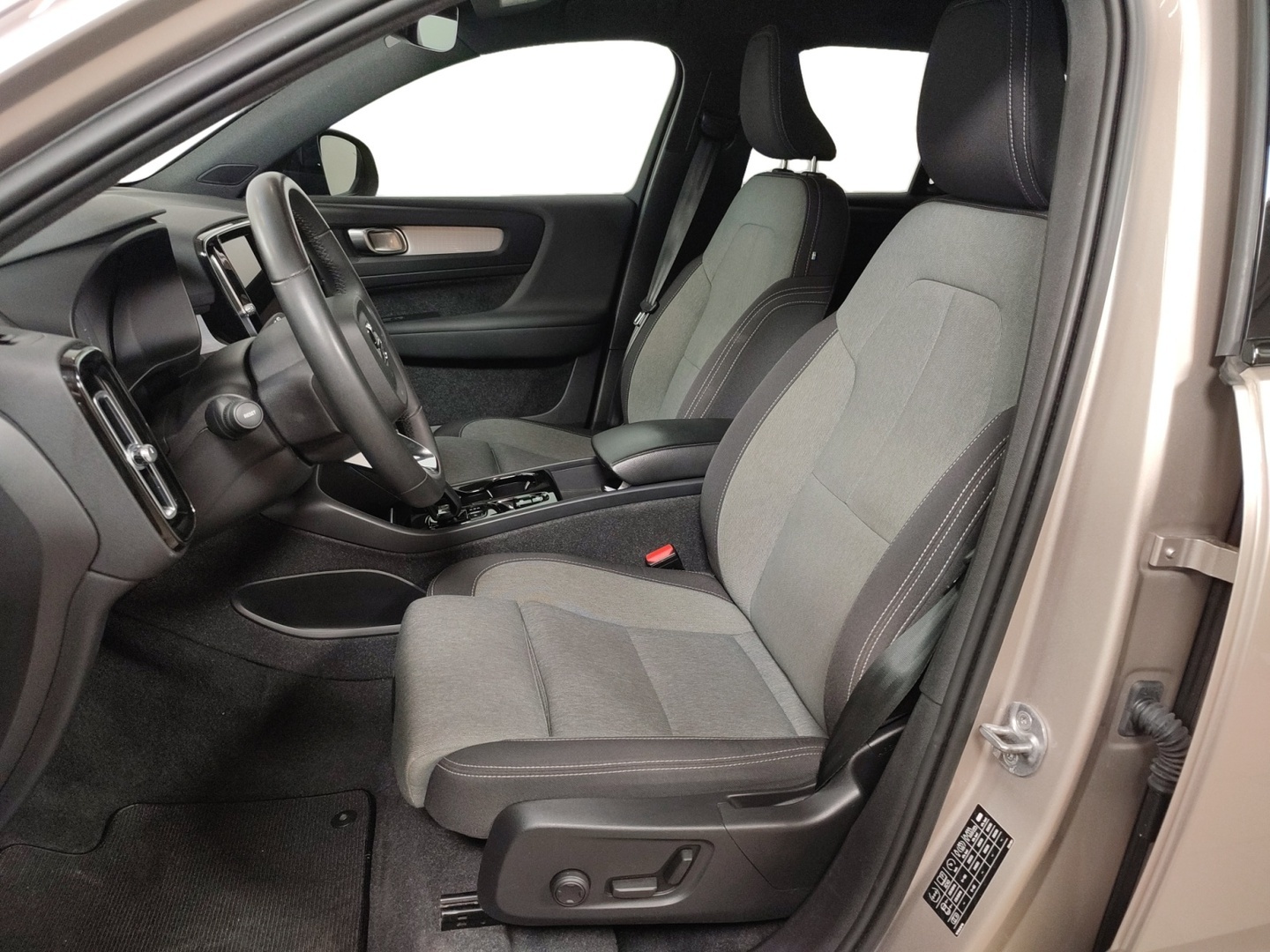 VOLVO XC40 2023
