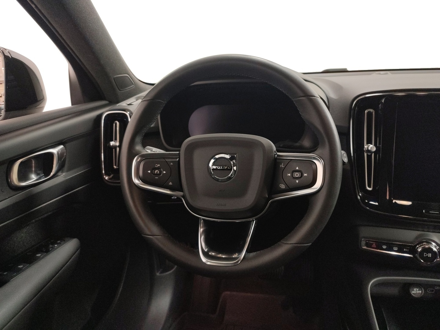 VOLVO XC40 2023