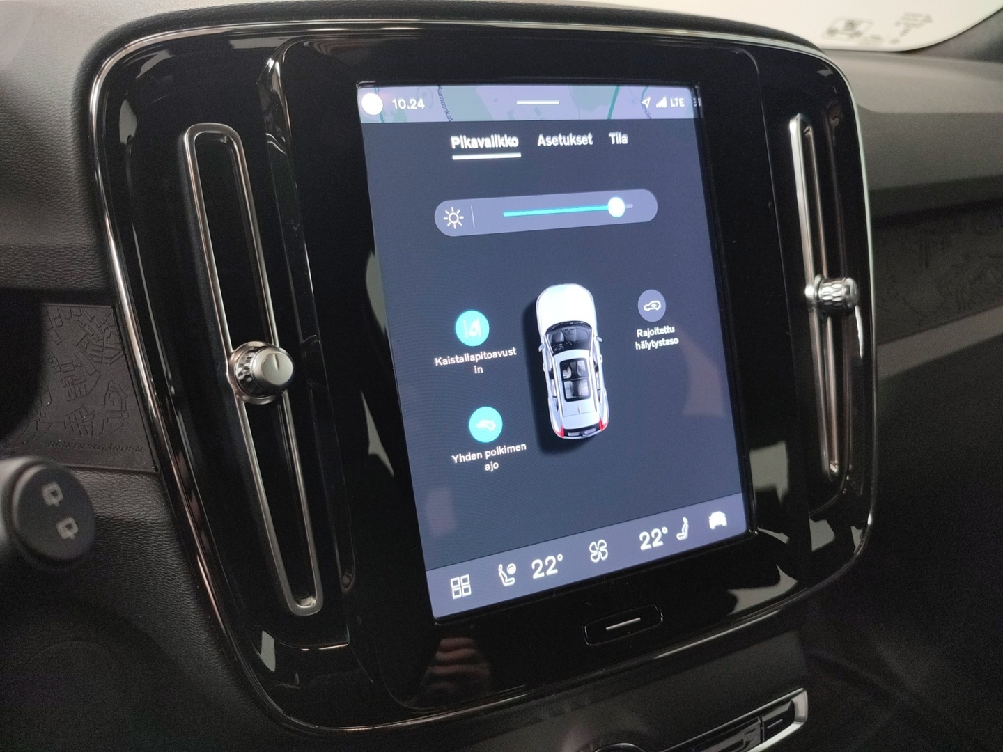 VOLVO XC40 2023