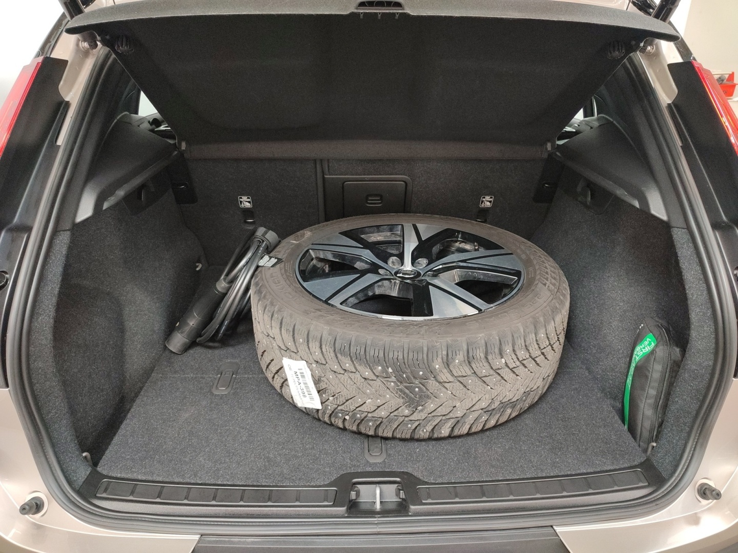 VOLVO XC40 2023