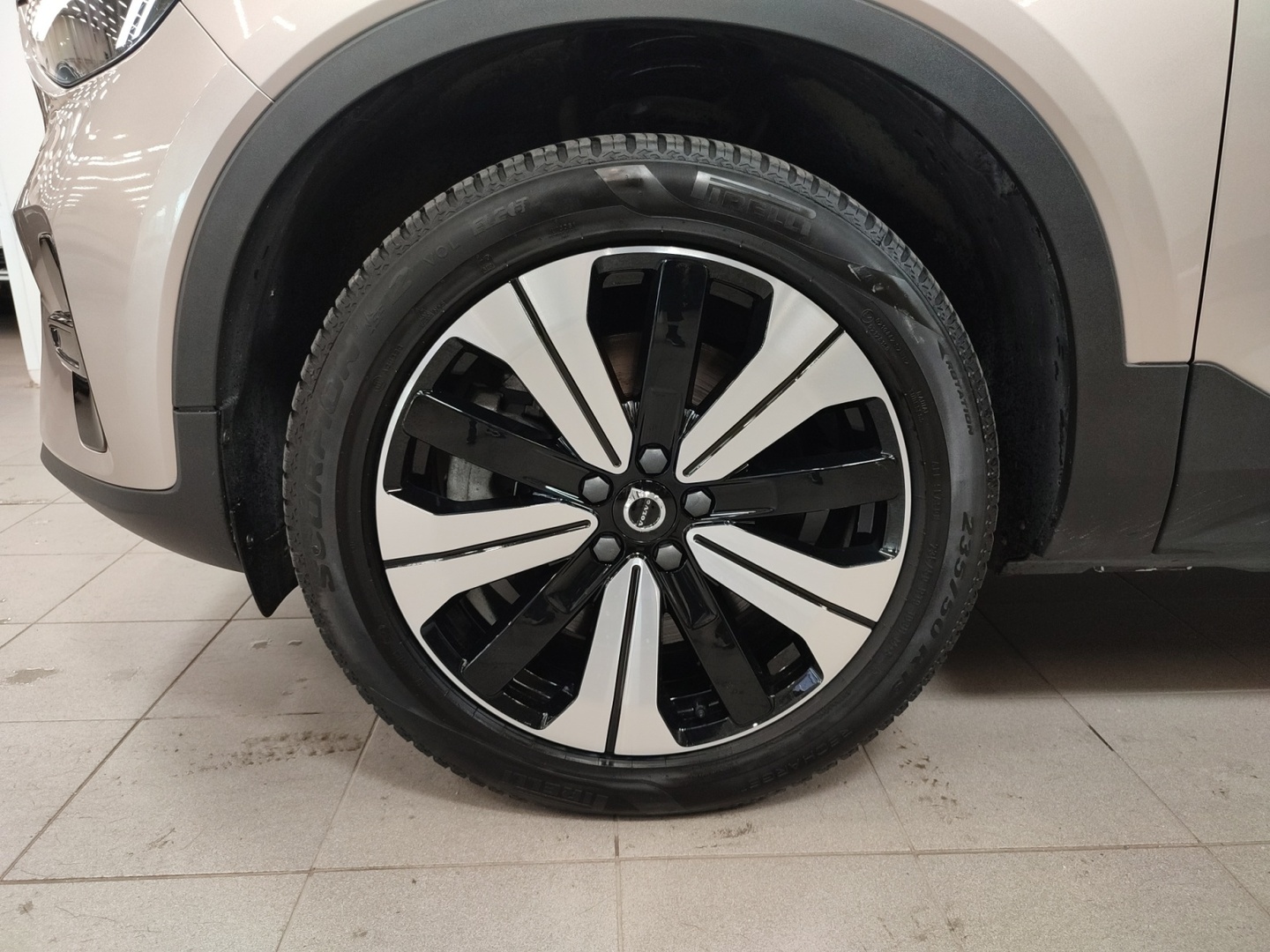 VOLVO XC40 2023