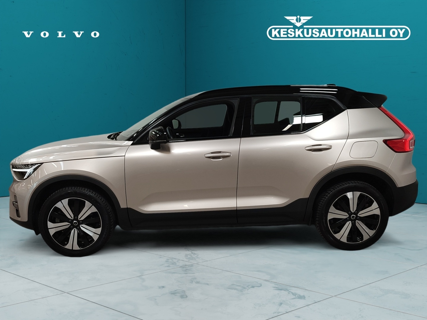 VOLVO XC40 2023