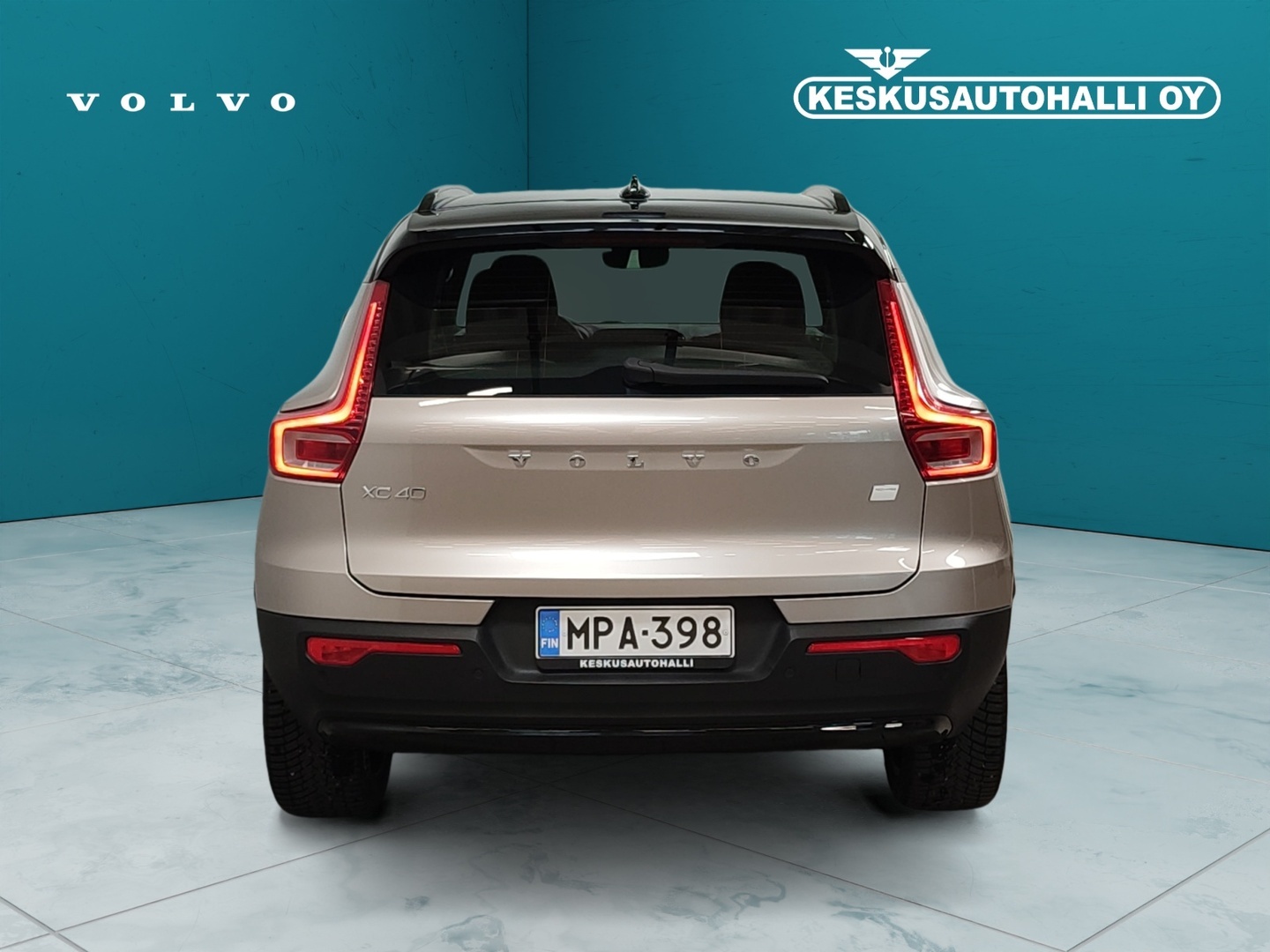 VOLVO XC40 2023