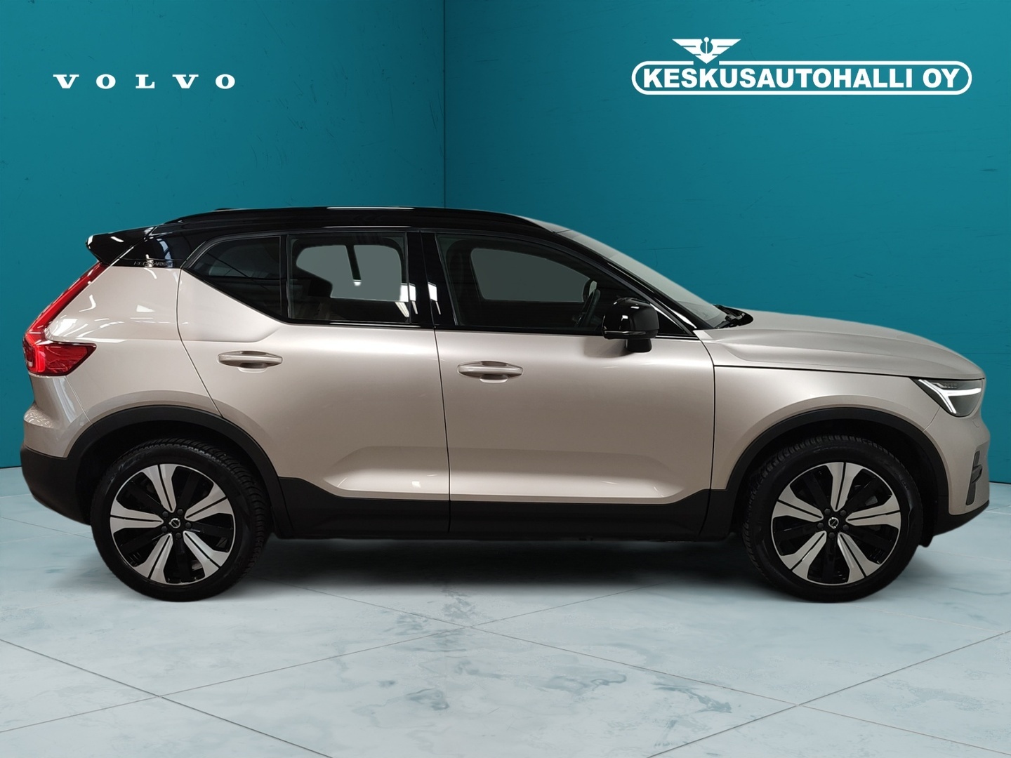 VOLVO XC40 2023