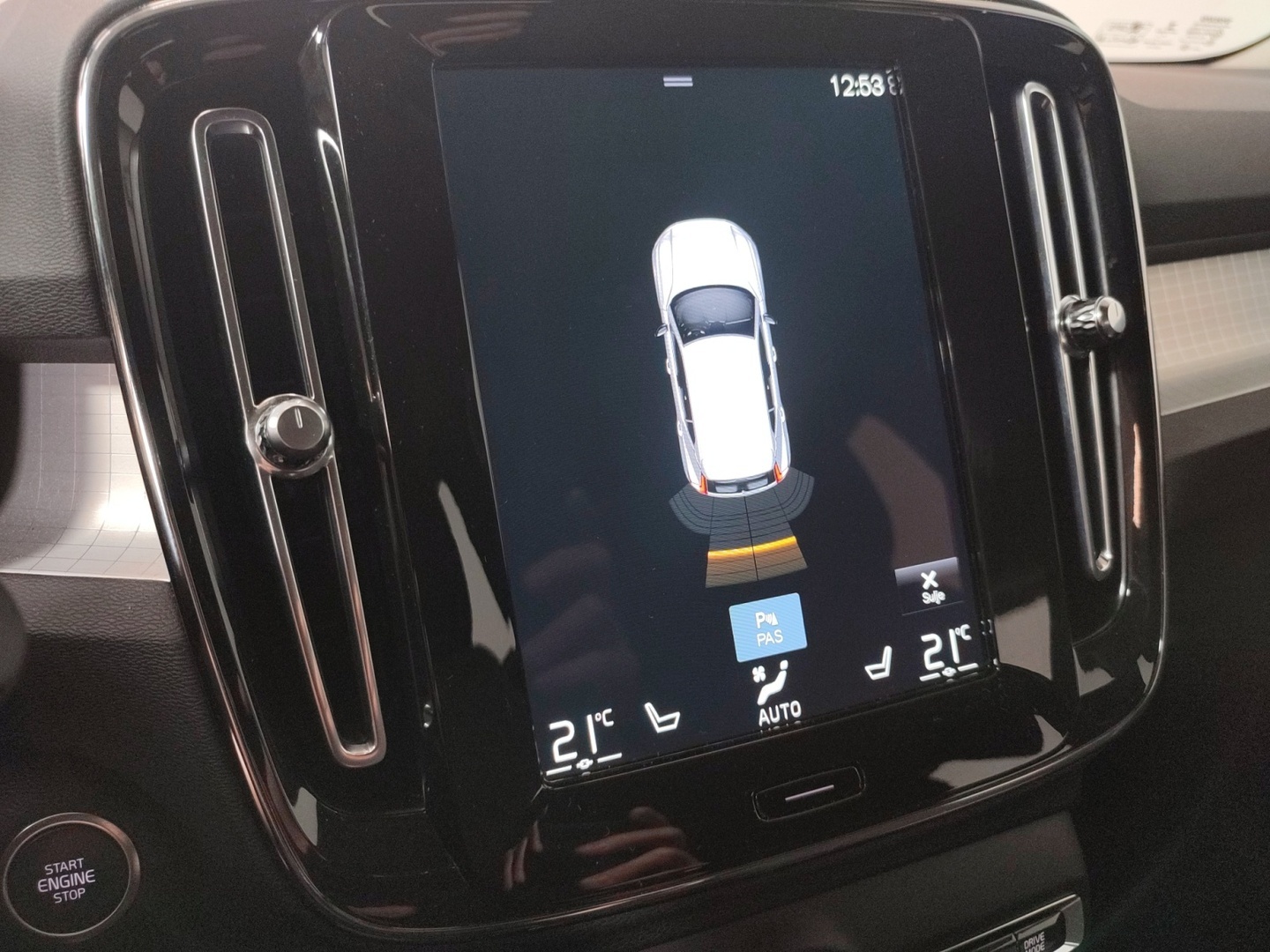 VOLVO XC40 2021