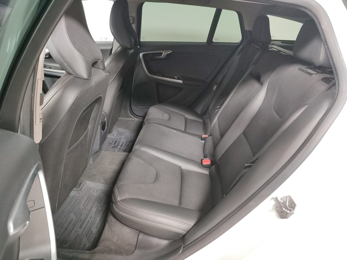 VOLVO V60 2016