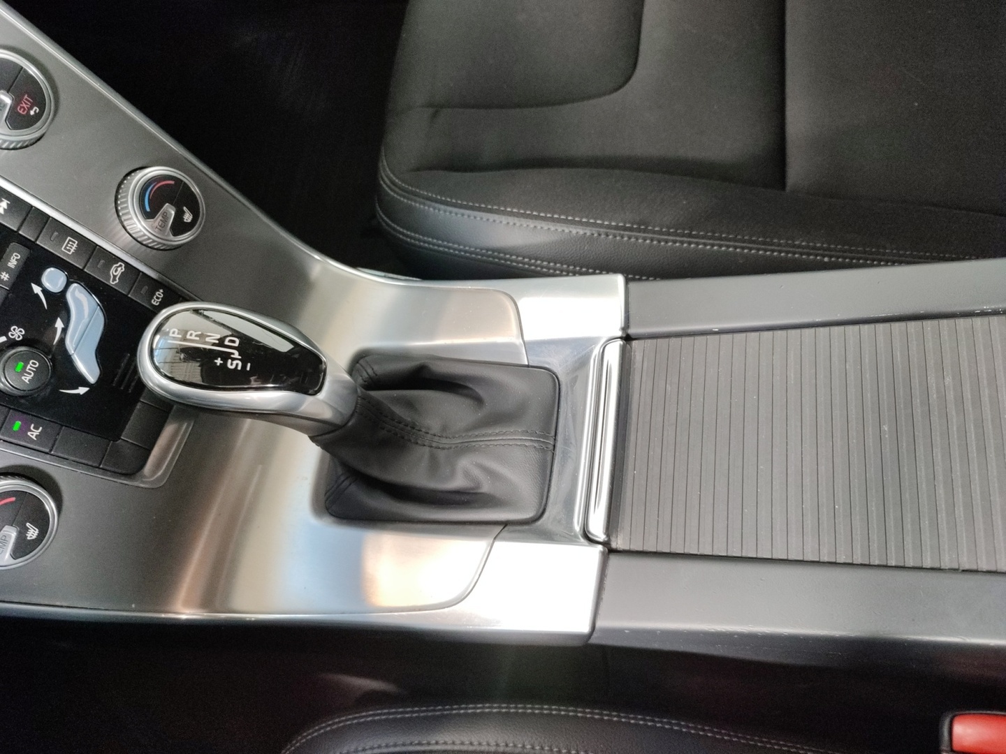 VOLVO V60 2016