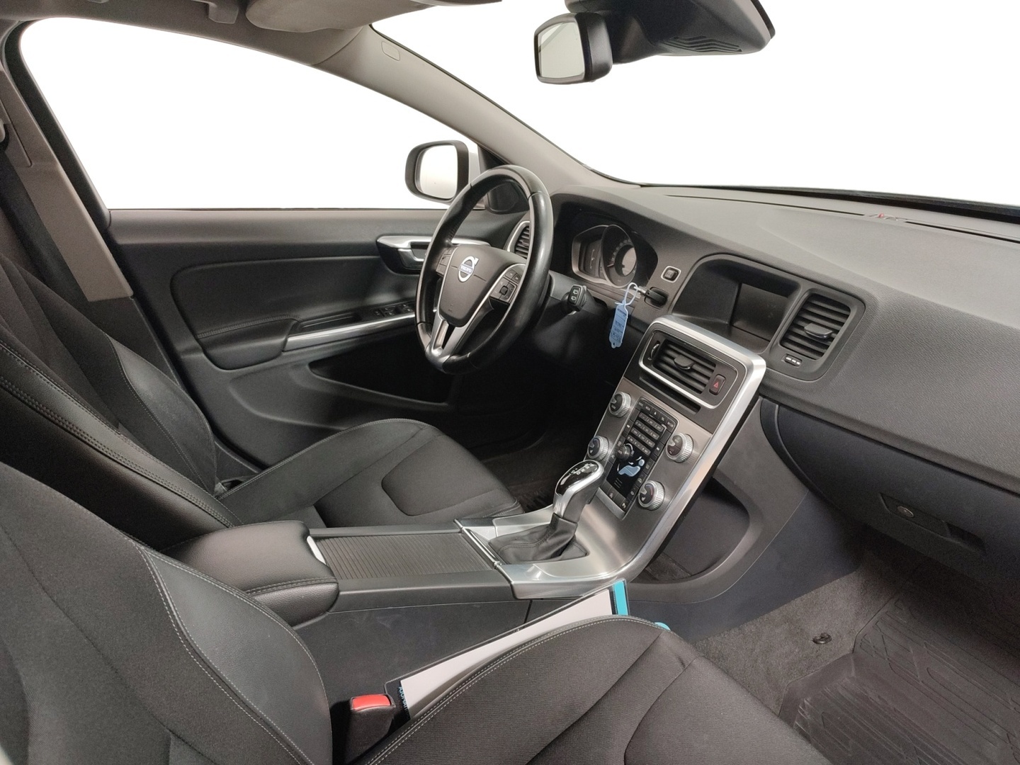 VOLVO V60 2016