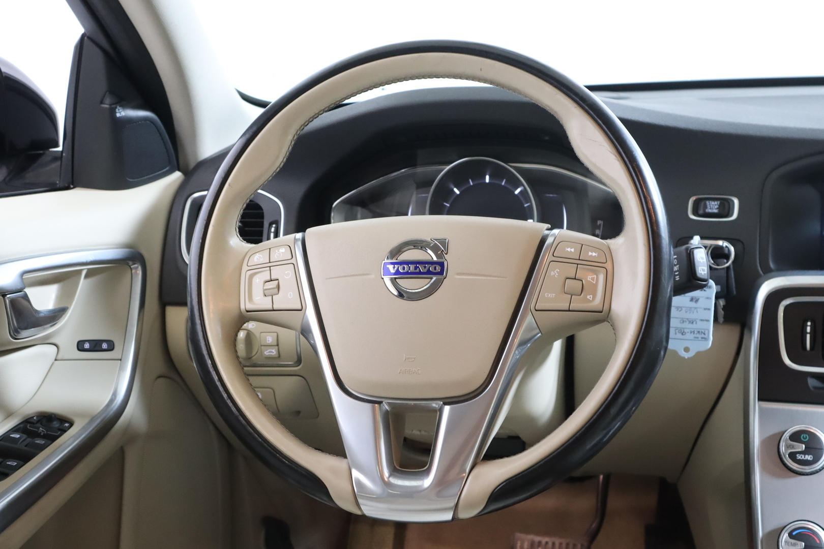 VOLVO V60 Cross Country 2017