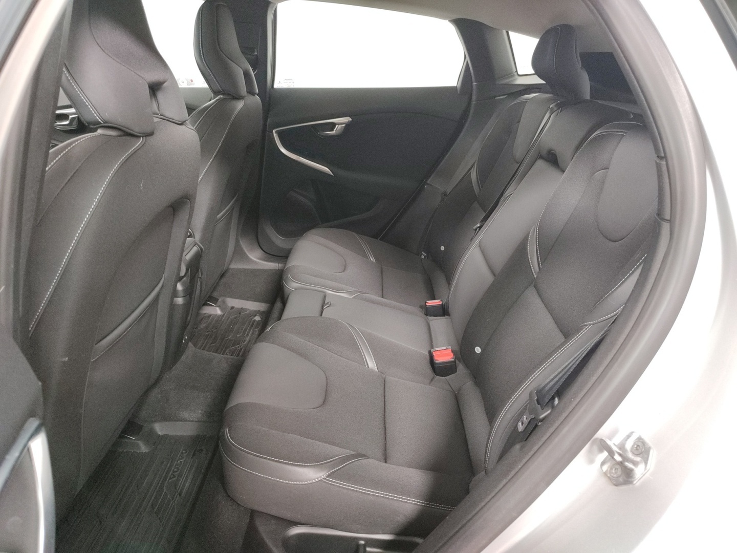 VOLVO V40 2015