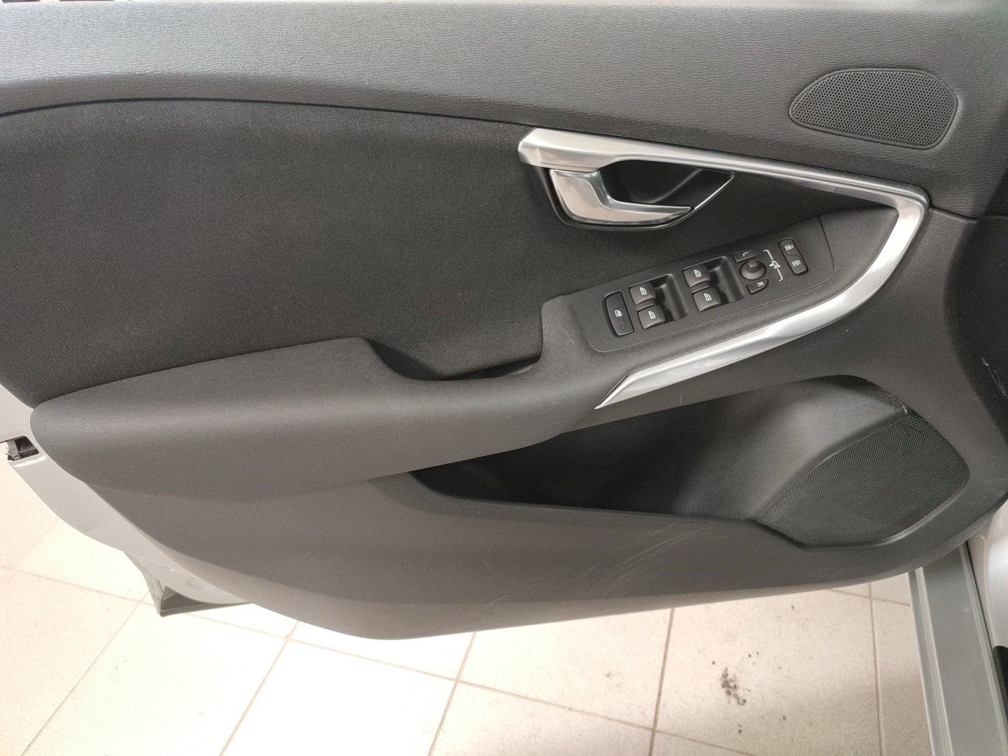 VOLVO V40 2015