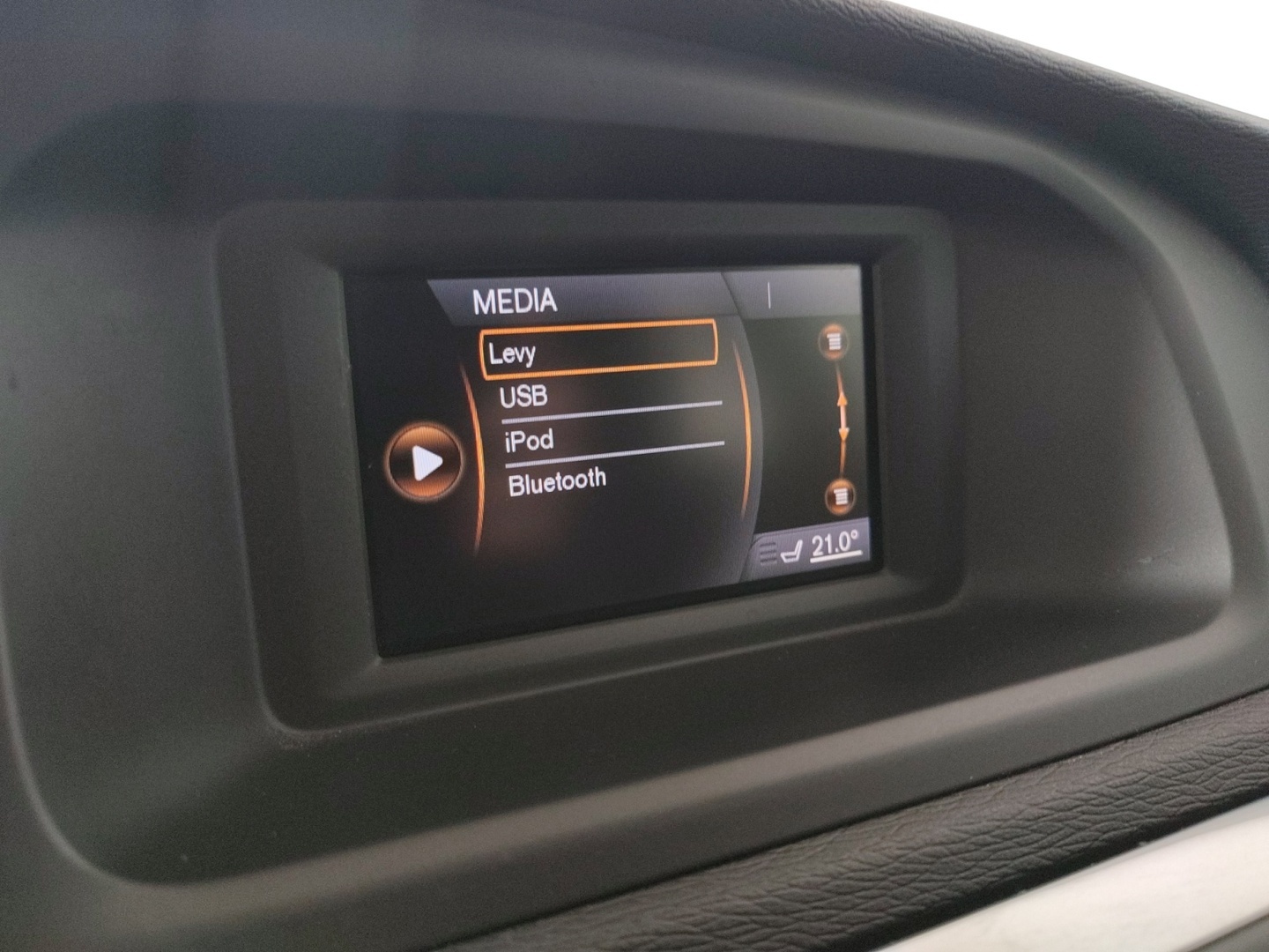 VOLVO V40 2015