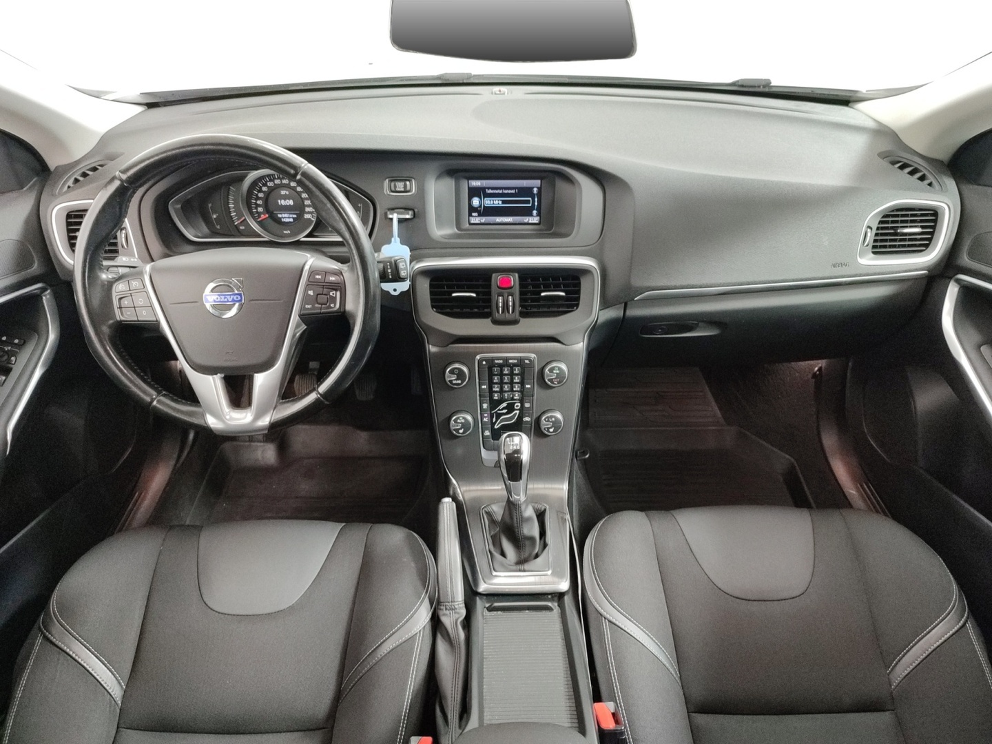 VOLVO V40 2015
