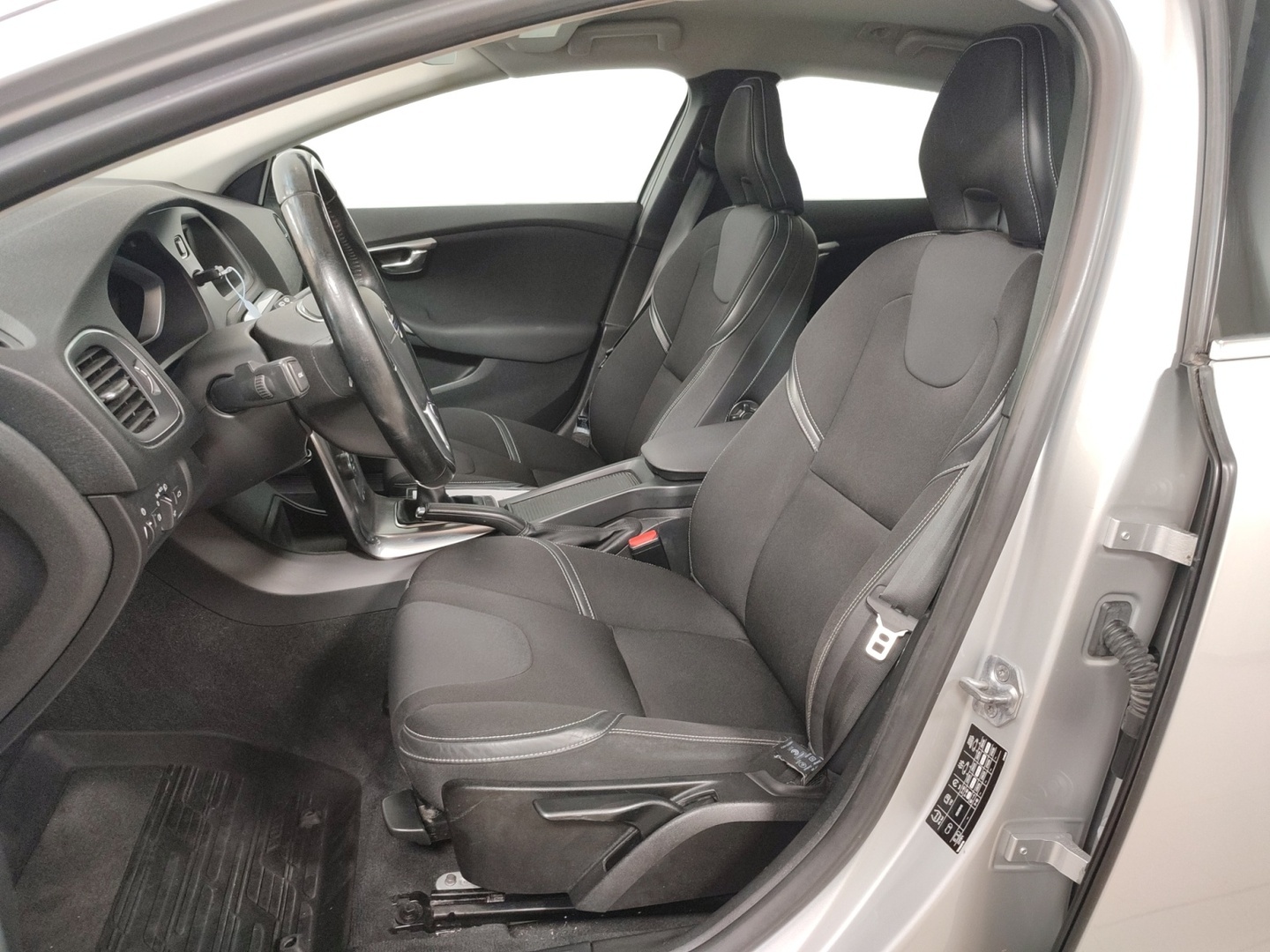 VOLVO V40 2015