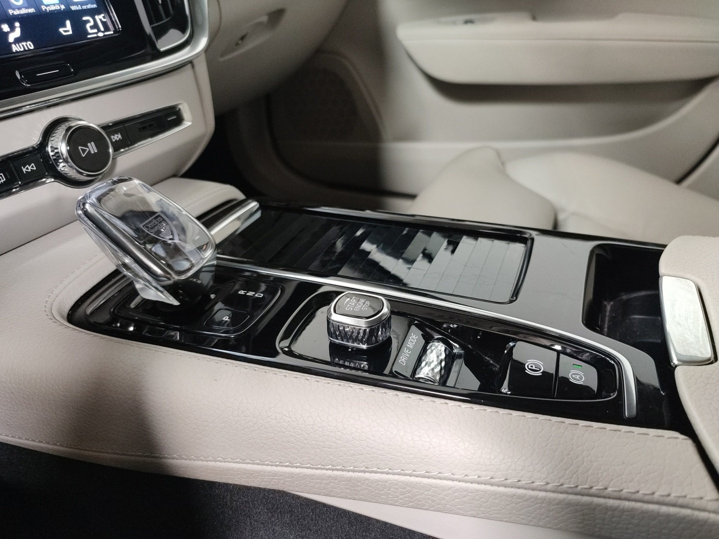 VOLVO V90 2020