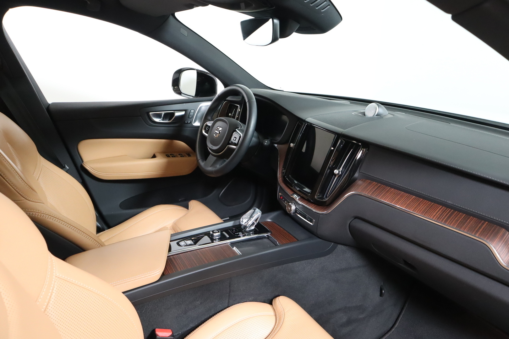 VOLVO XC60 2023