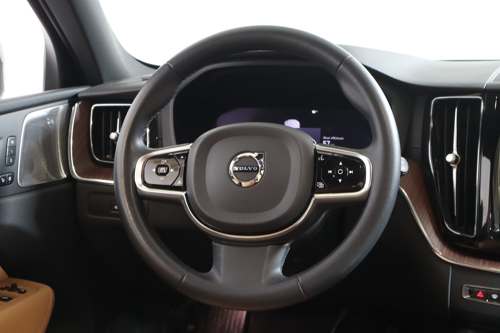 VOLVO XC60 2023